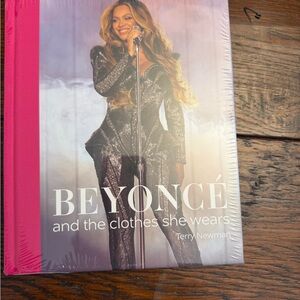 Beyoncé and the Clothes She Wears Book - Pink Cover